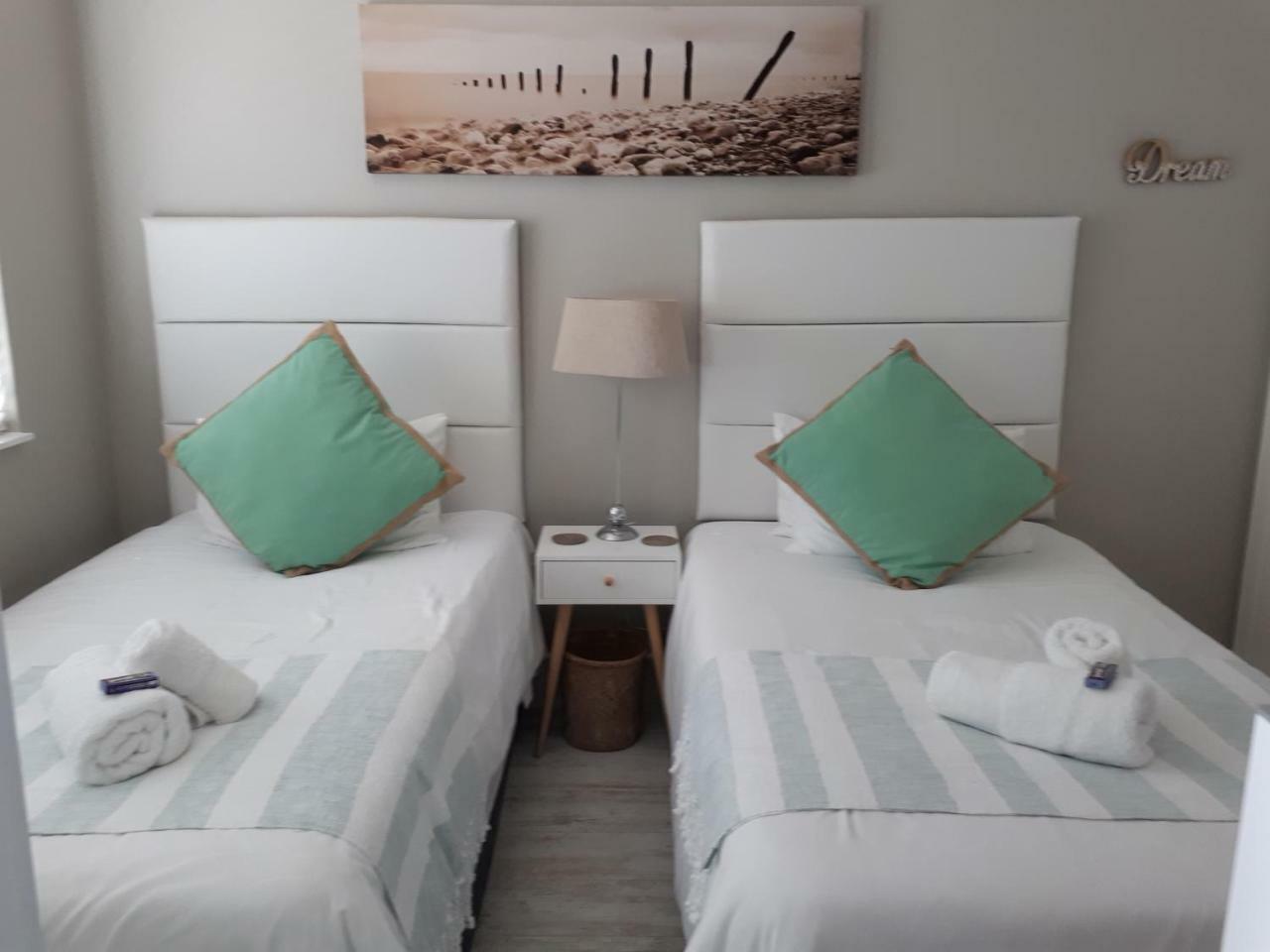 Blouberg Beachfront Apartment Bloubergstrand Buitenkant foto
